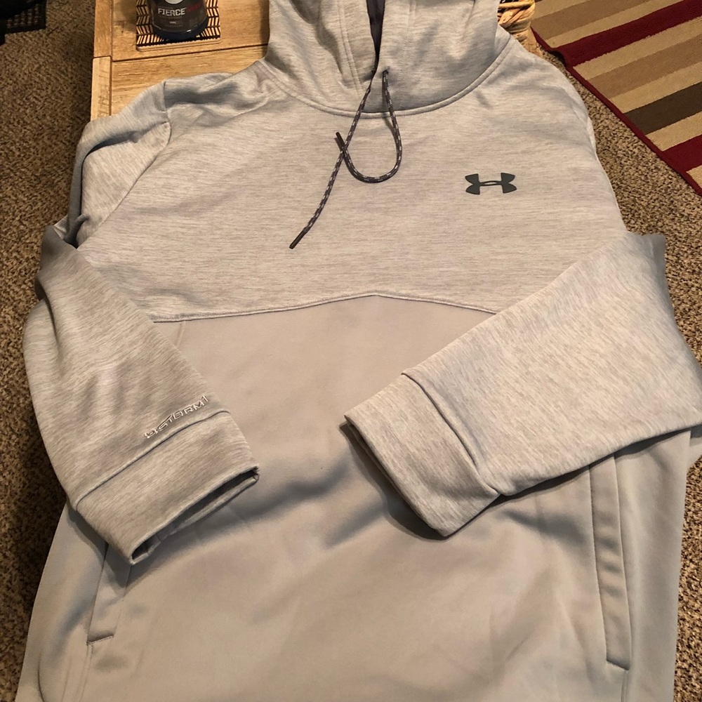 Men’s Under Armour storm1 hoodie.